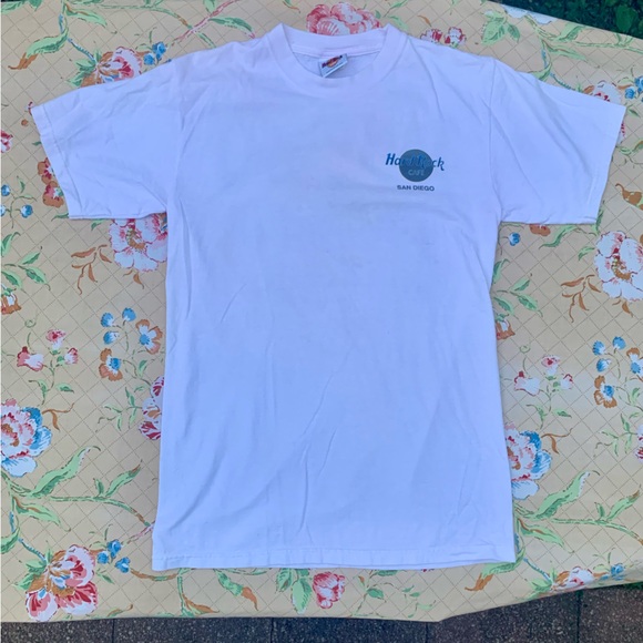 🎸Hard Rock Cafe San Diego CA 🏝️ Guitars in Paradise 🏝️ Vintage Graphic Tee 🎸 - Picture 2 of 12